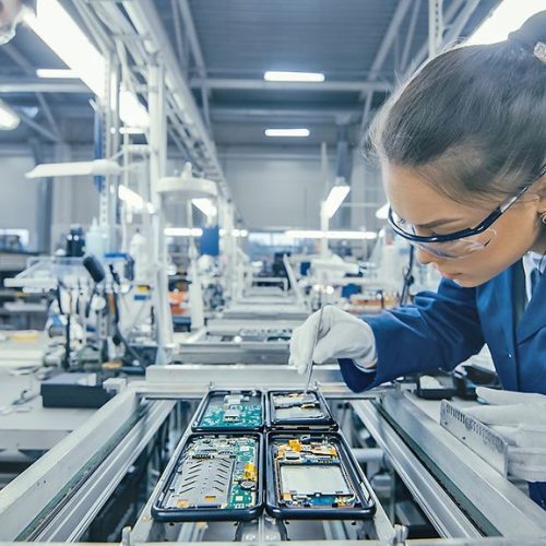 manufacturing-abbotsford Woman working in the manufacturing sector in Abbotsford BC | AIRPLUS Industrial